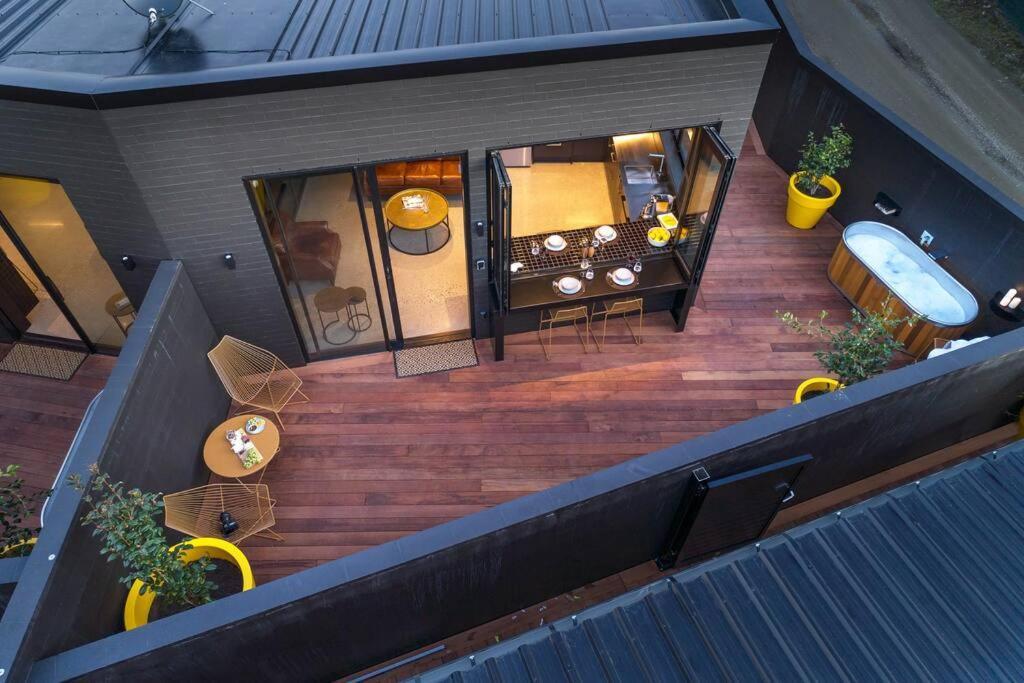 Yellow Pots A, Luxurious Outdoor Bath