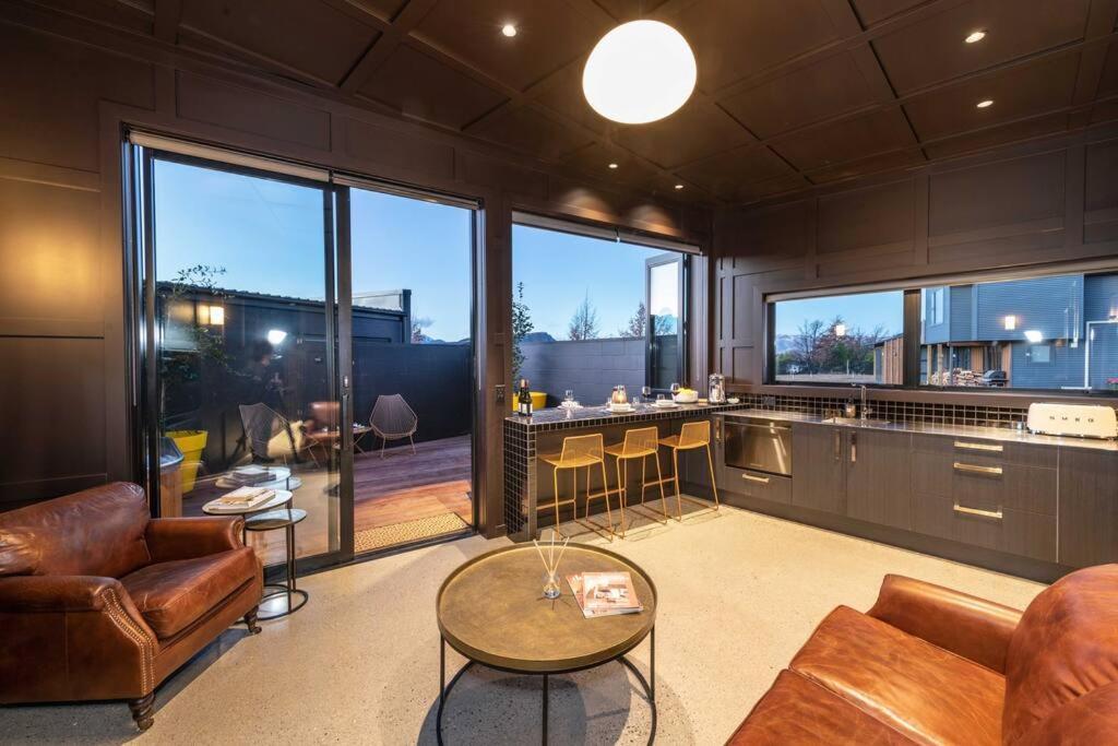 Apartment Yellow Pots B, Luxurious Outdoor Bath *