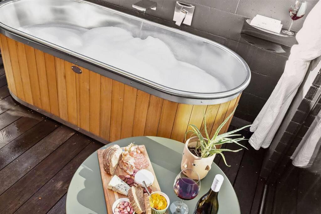 Yellow Pots C, Luxurious Outdoor Bath *