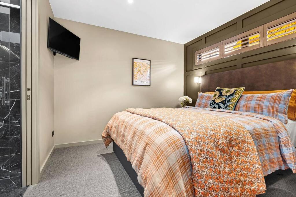 Yellow Pots C, Luxurious Outdoor Bath Apartment Wanaka