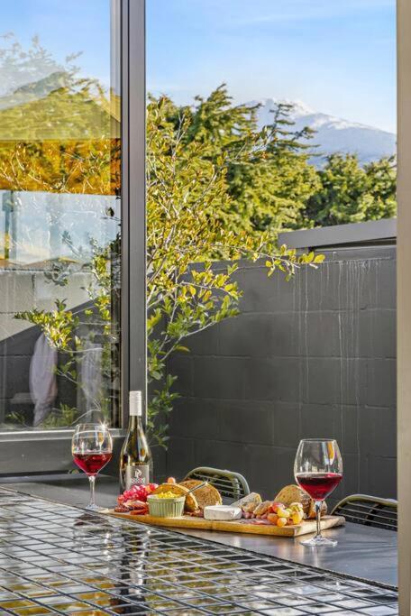 Yellow Pots C, Luxurious Outdoor Bath