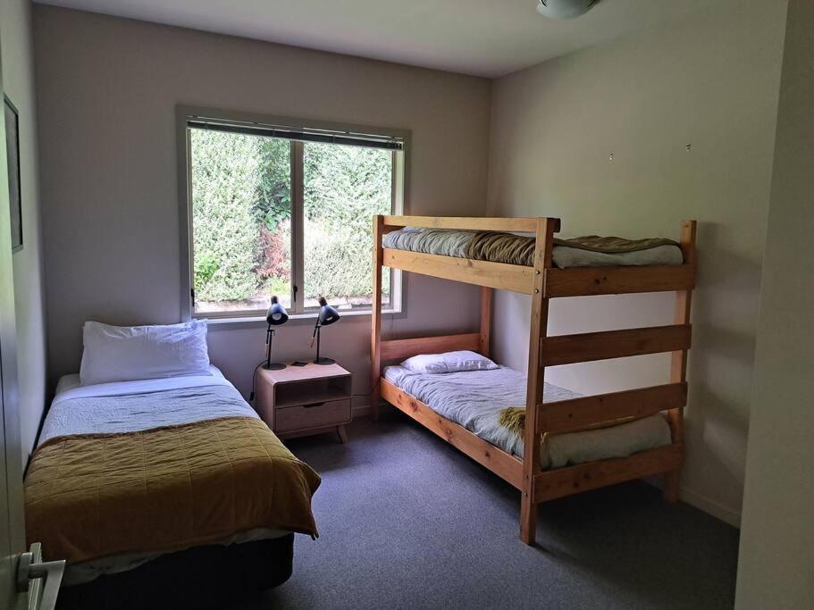 Peaceful And Secluded, Yet So Close To Town! * Wanaka