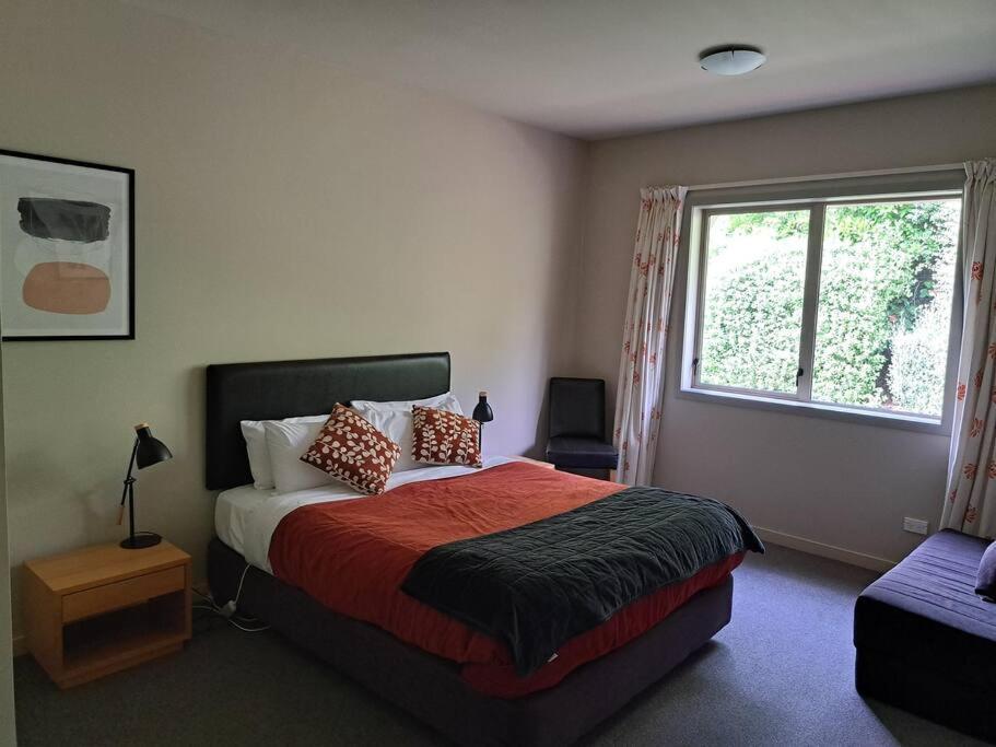 Peaceful And Secluded, Yet So Close To Town! * Wanaka