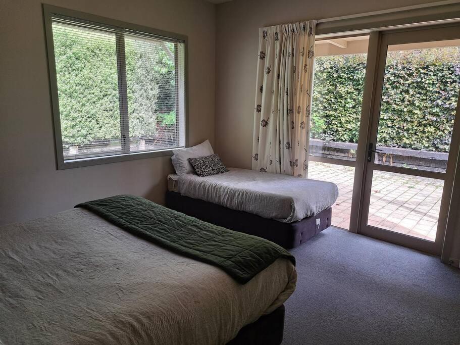 Peaceful And Secluded, Yet So Close To Town! Holiday home