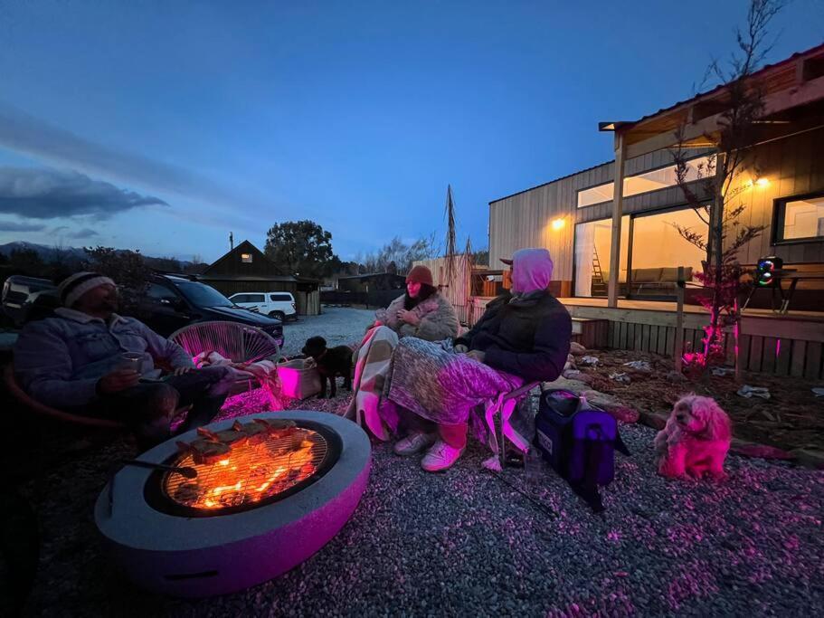 Alpine - Views, Fire-pit, Central, Cosy Wanaka