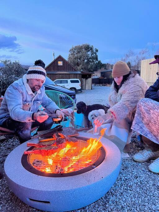 Alpine - Views, Fire-pit, Central, Cosy Apartment