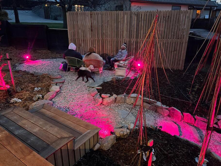 Apartment Alpine - Views, Fire-pit, Central, Cosy Wanaka