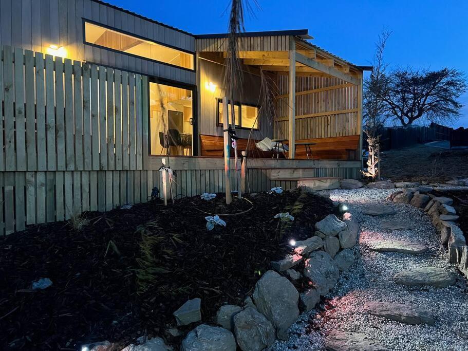 Alpine - Views, Fire-pit, Central, Cosy *