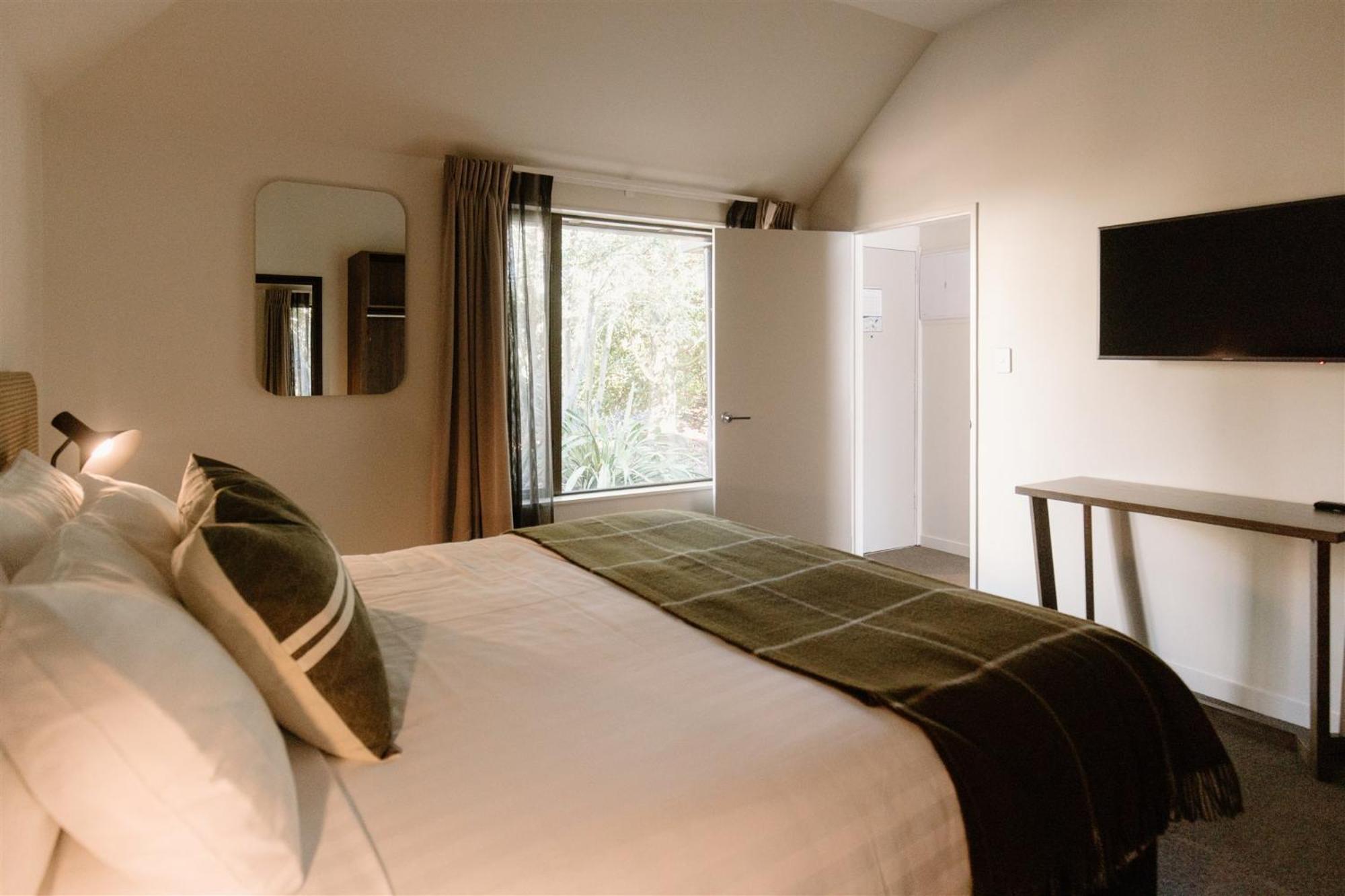 Edgewater Hotel 4*