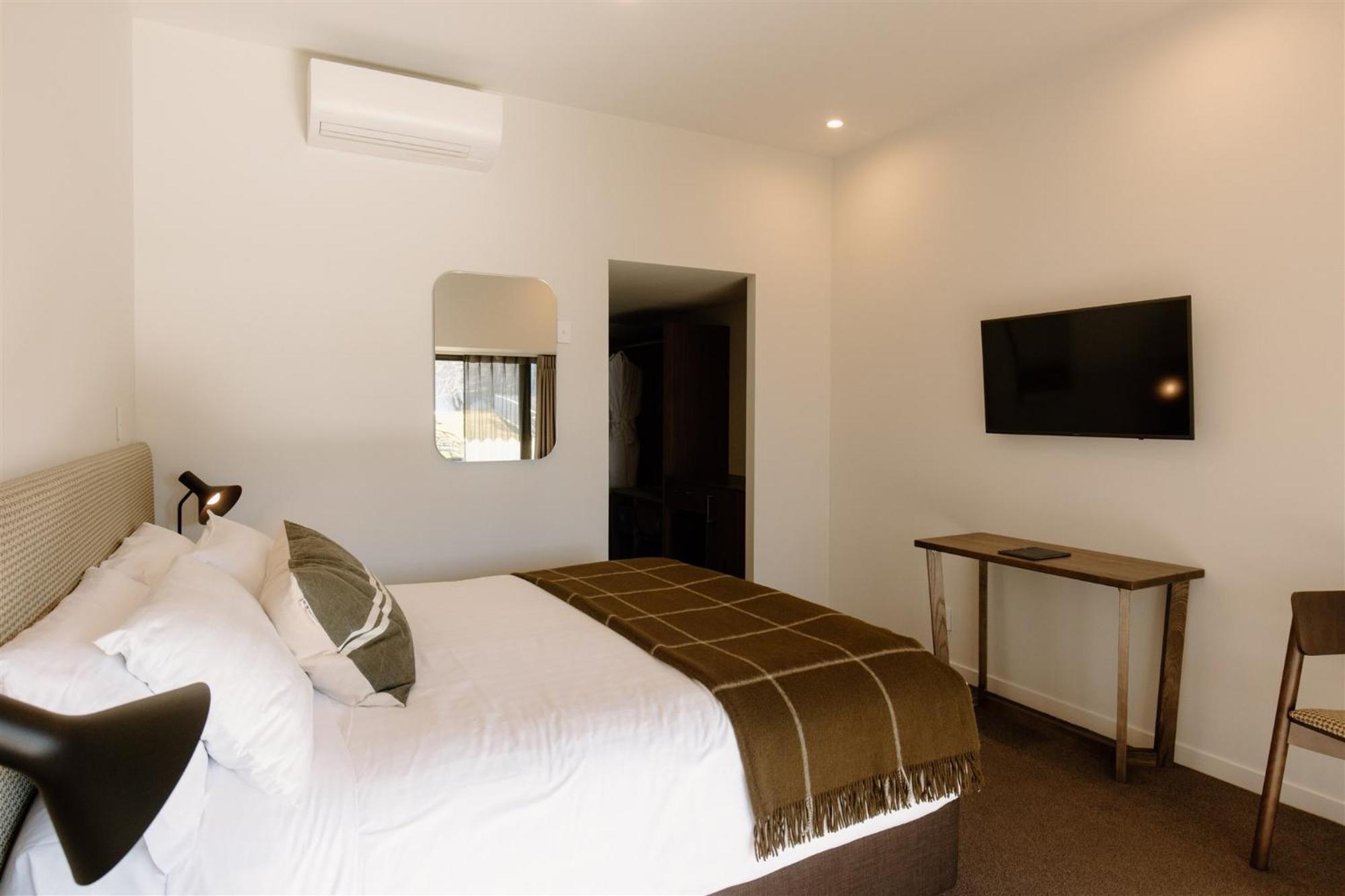 Edgewater Hotel