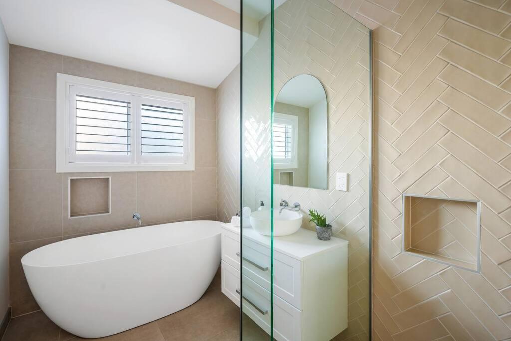 Villa Luxury Home, Hot Tub, Garden *