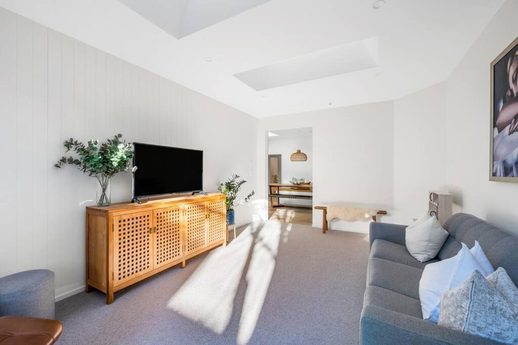 Luxury Home, Hot Tub, Garden * Wanaka