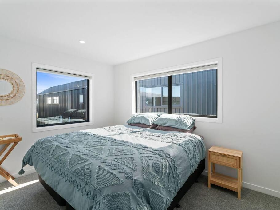 Parkside Views - *