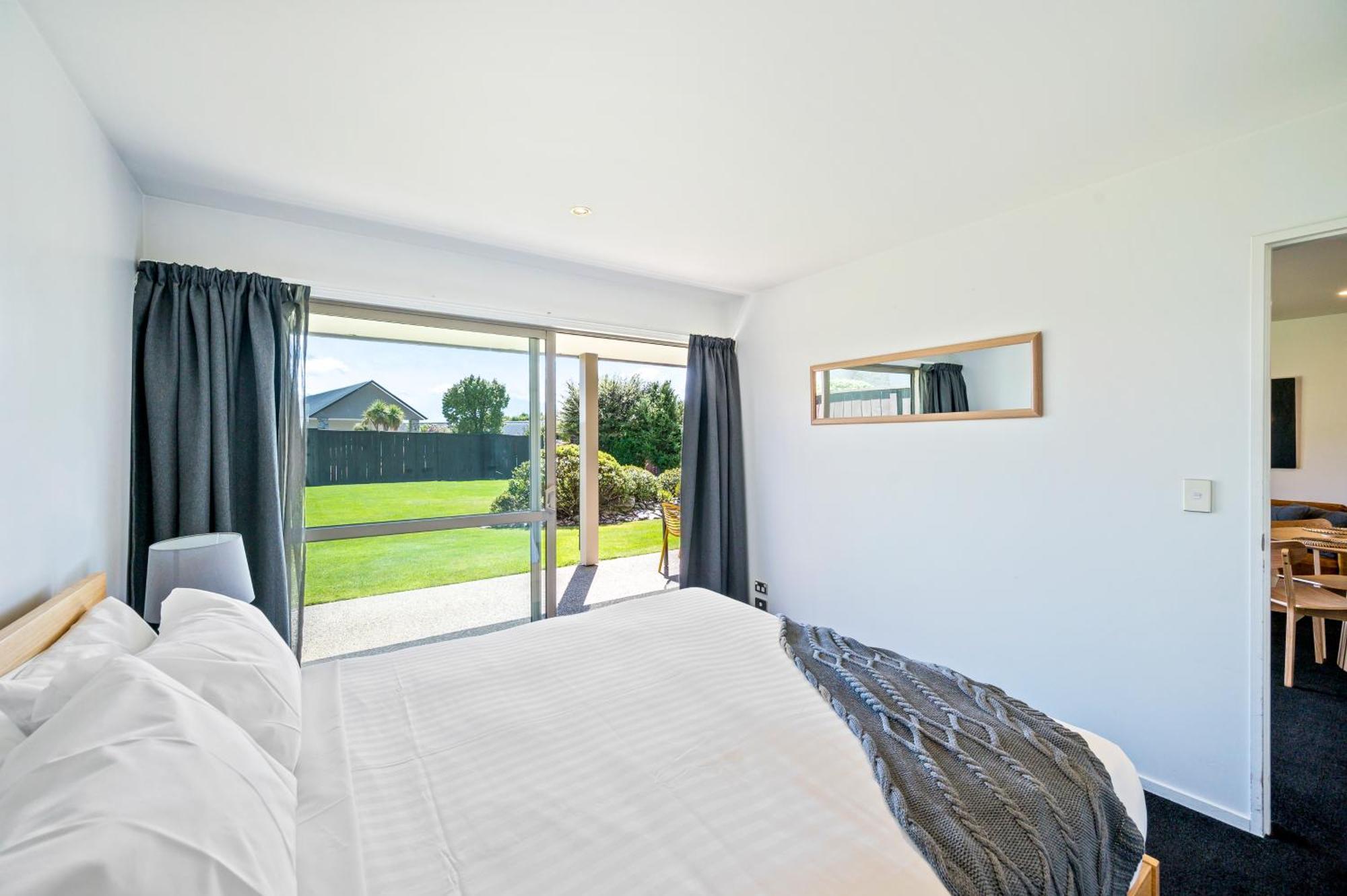 Spacious Alpine View Villa Wanaka