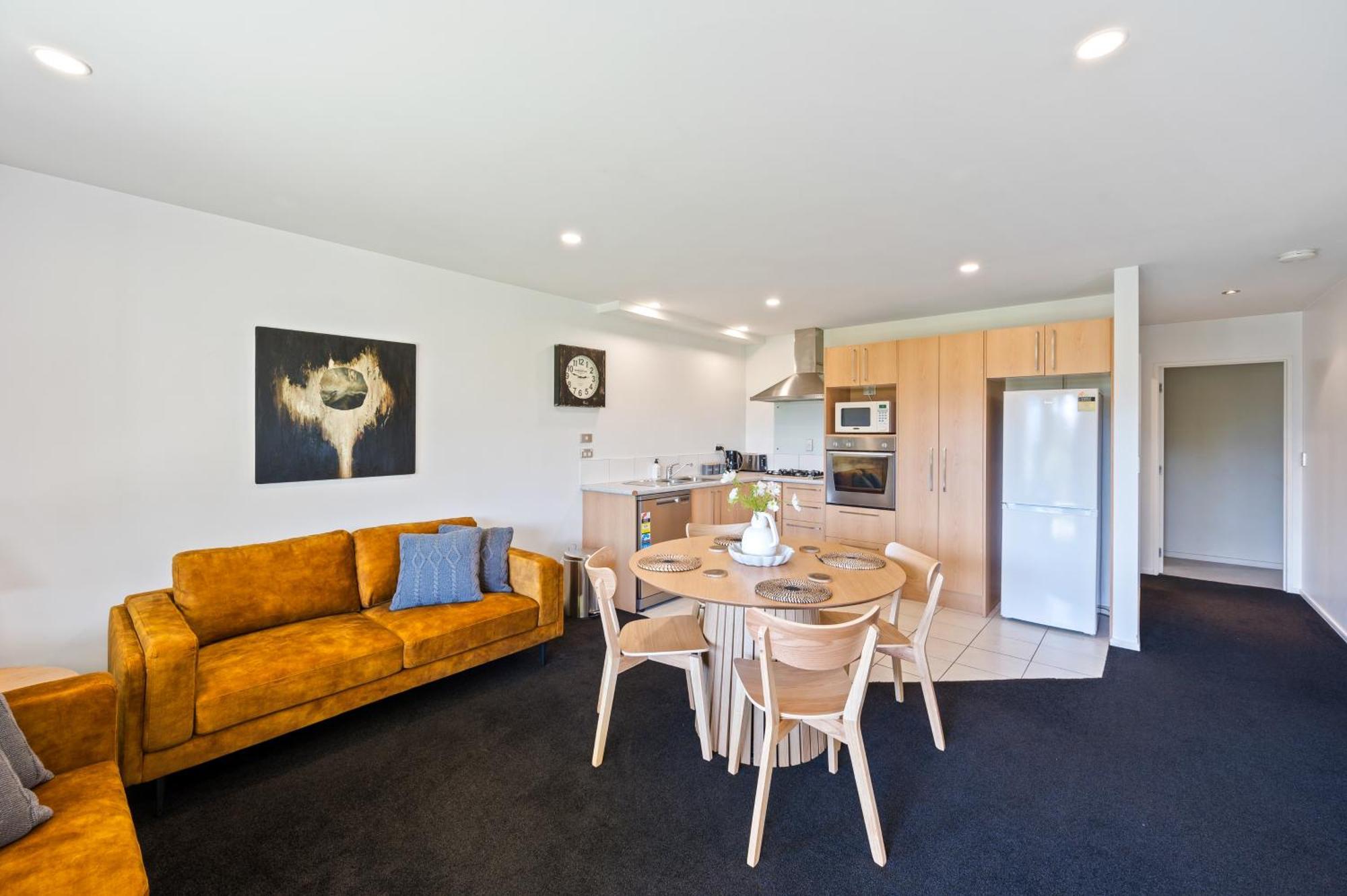 Spacious Alpine View Villa Wanaka
