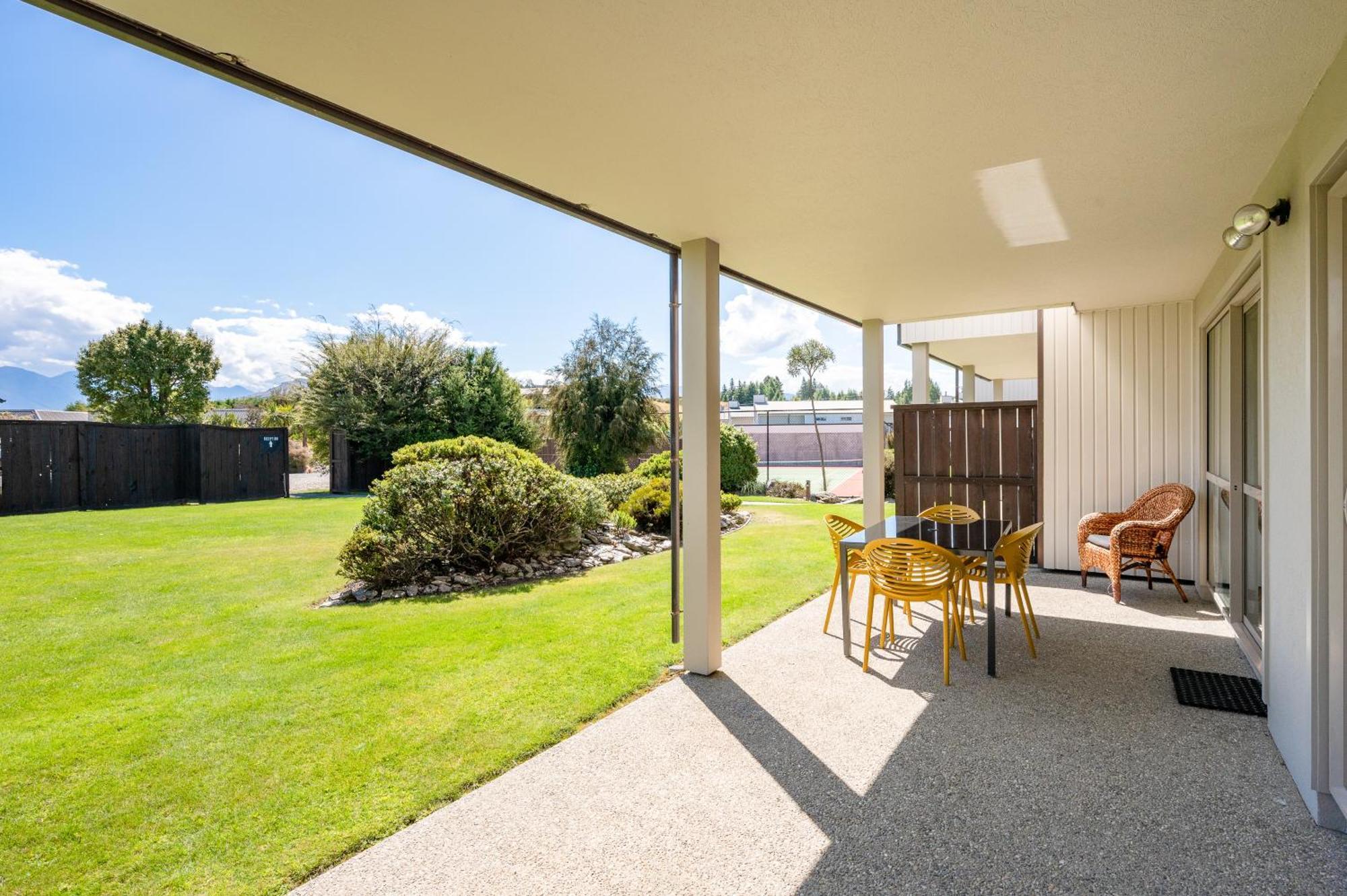 Spacious Alpine View Villa Wanaka