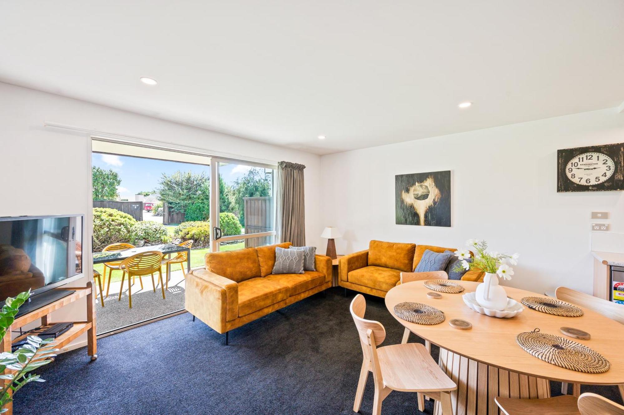 Spacious Alpine View Villa Wanaka