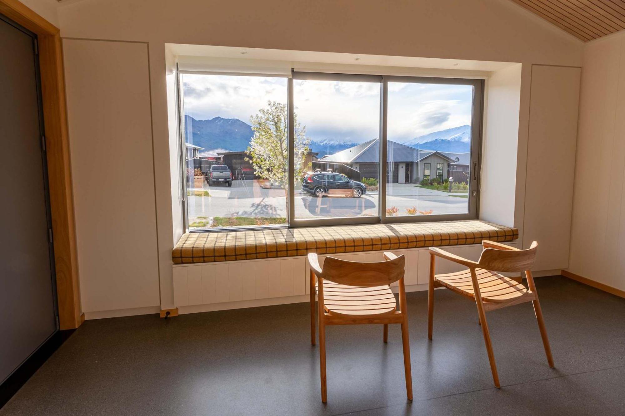 Sunny & Spacious On Scurr Terrace Holiday home