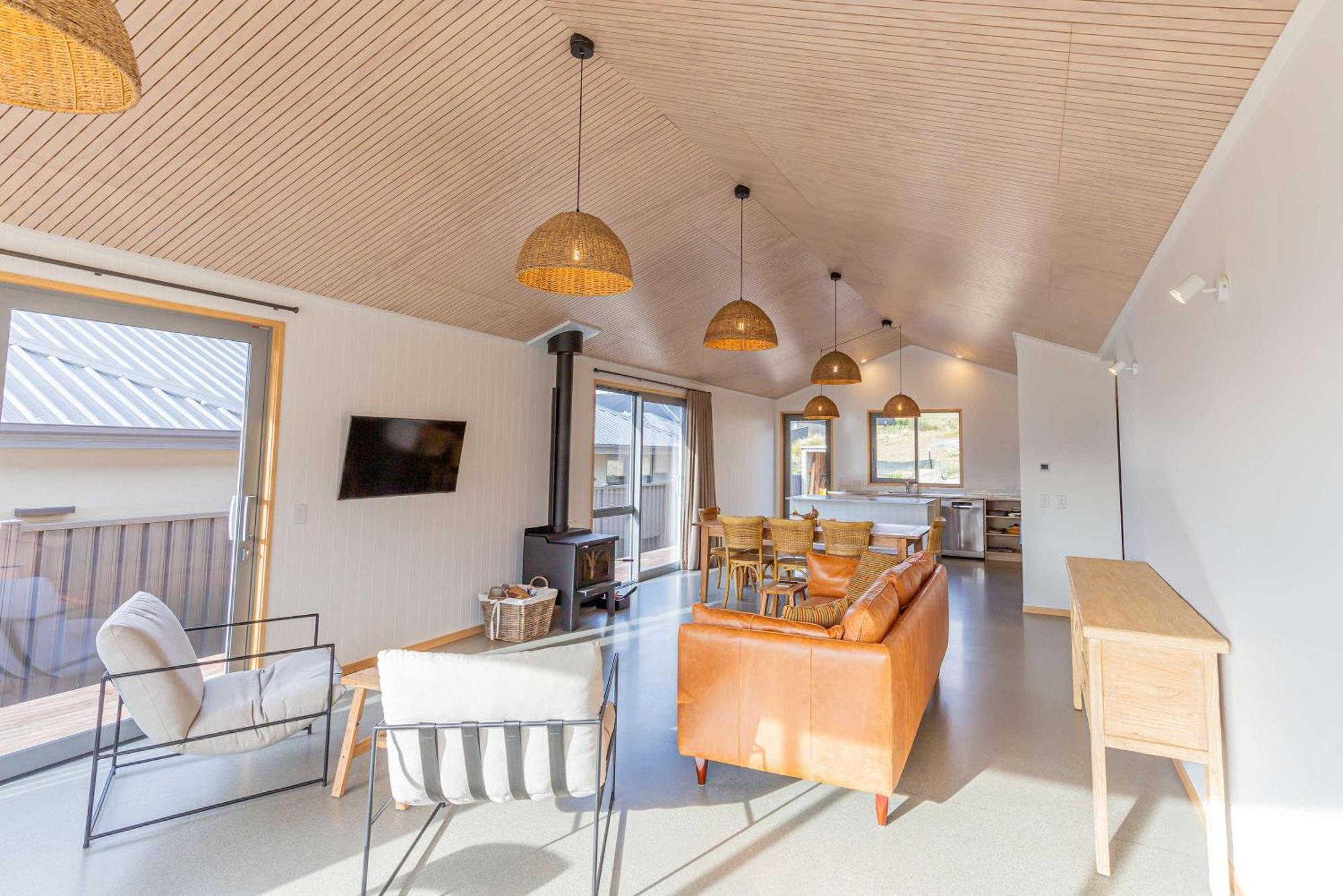 Sunny & Spacious On Scurr Terrace *