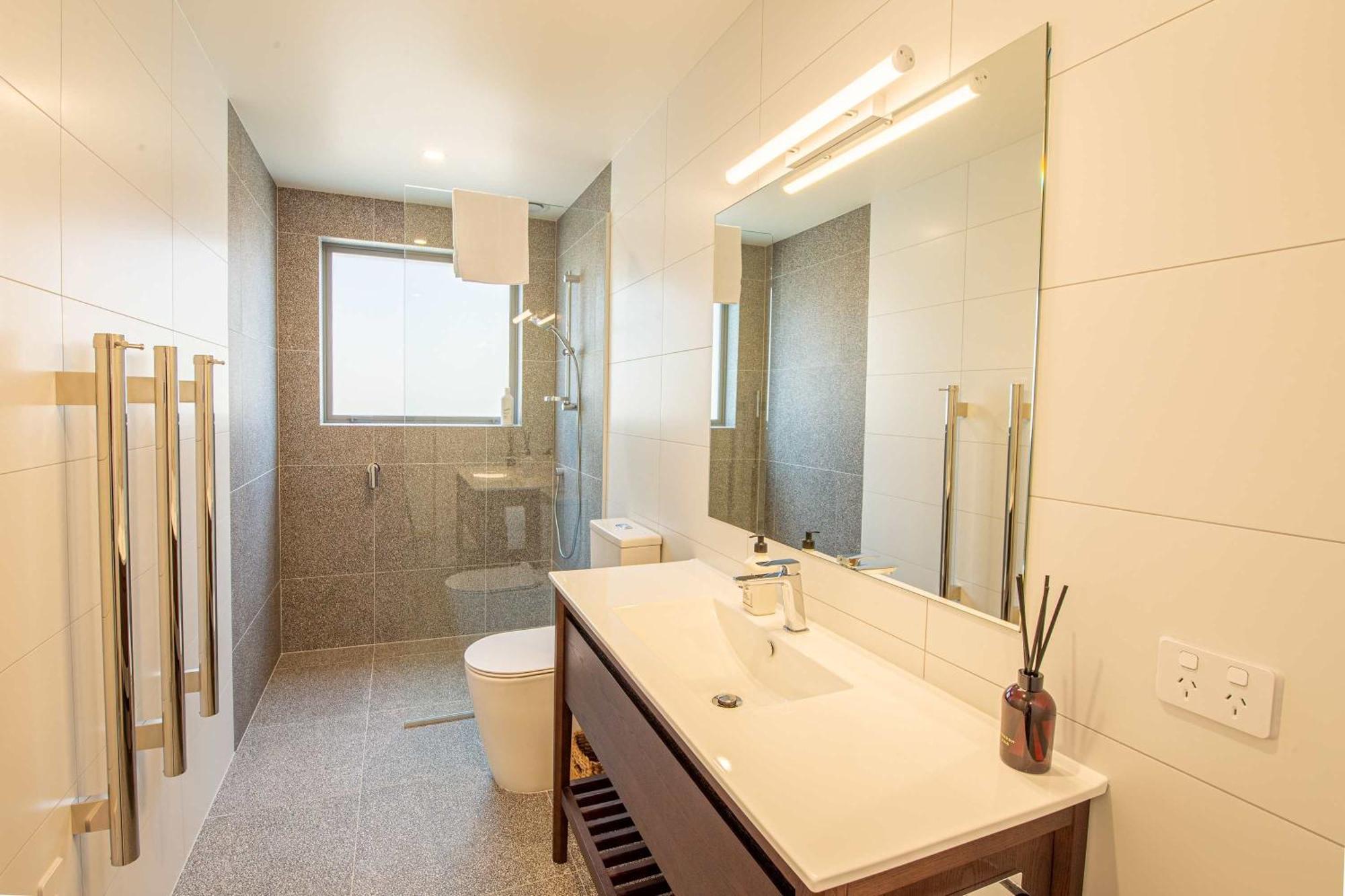 Sunny & Spacious On Scurr Terrace * Wanaka