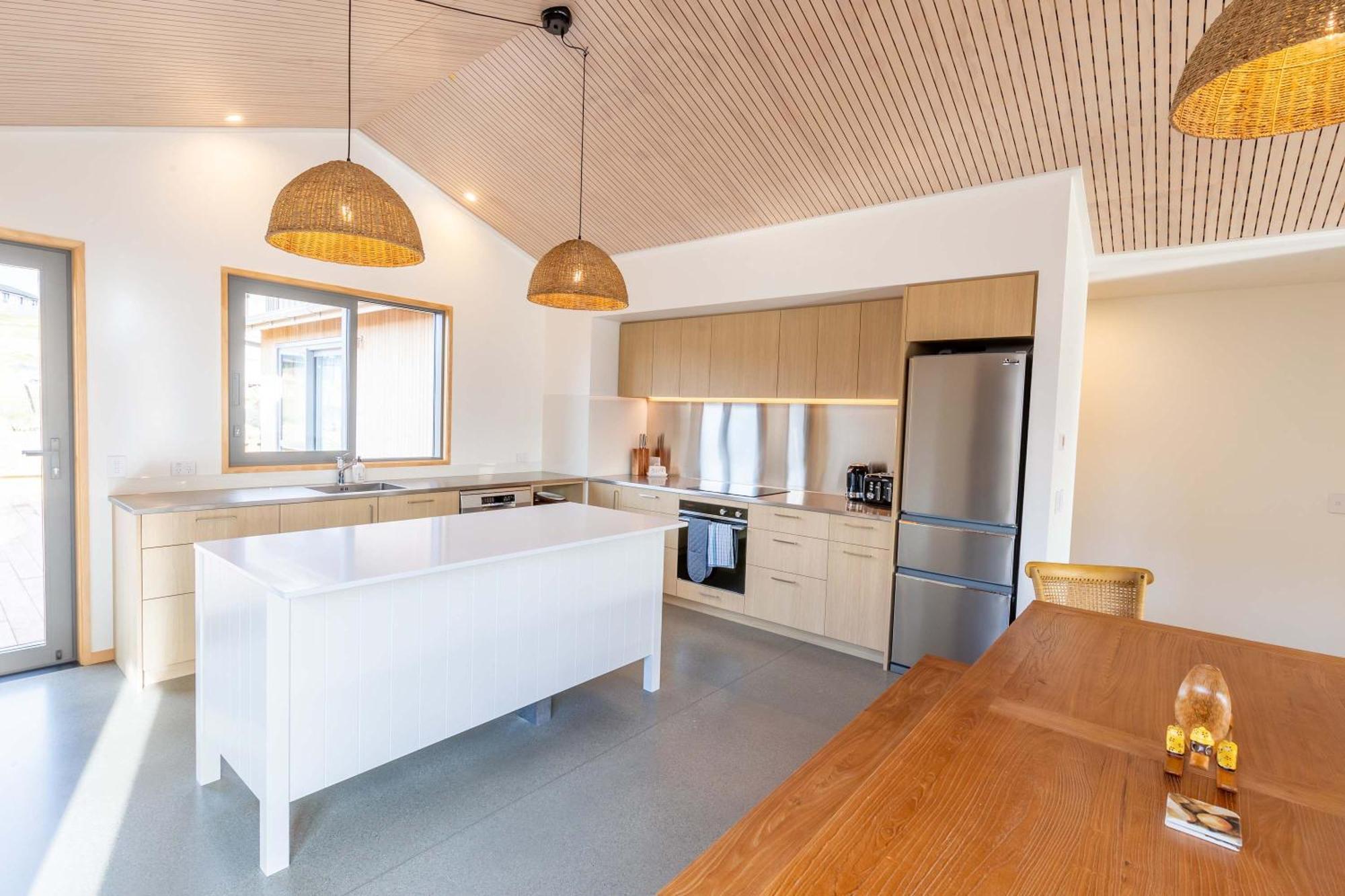 Sunny & Spacious On Scurr Terrace Holiday home