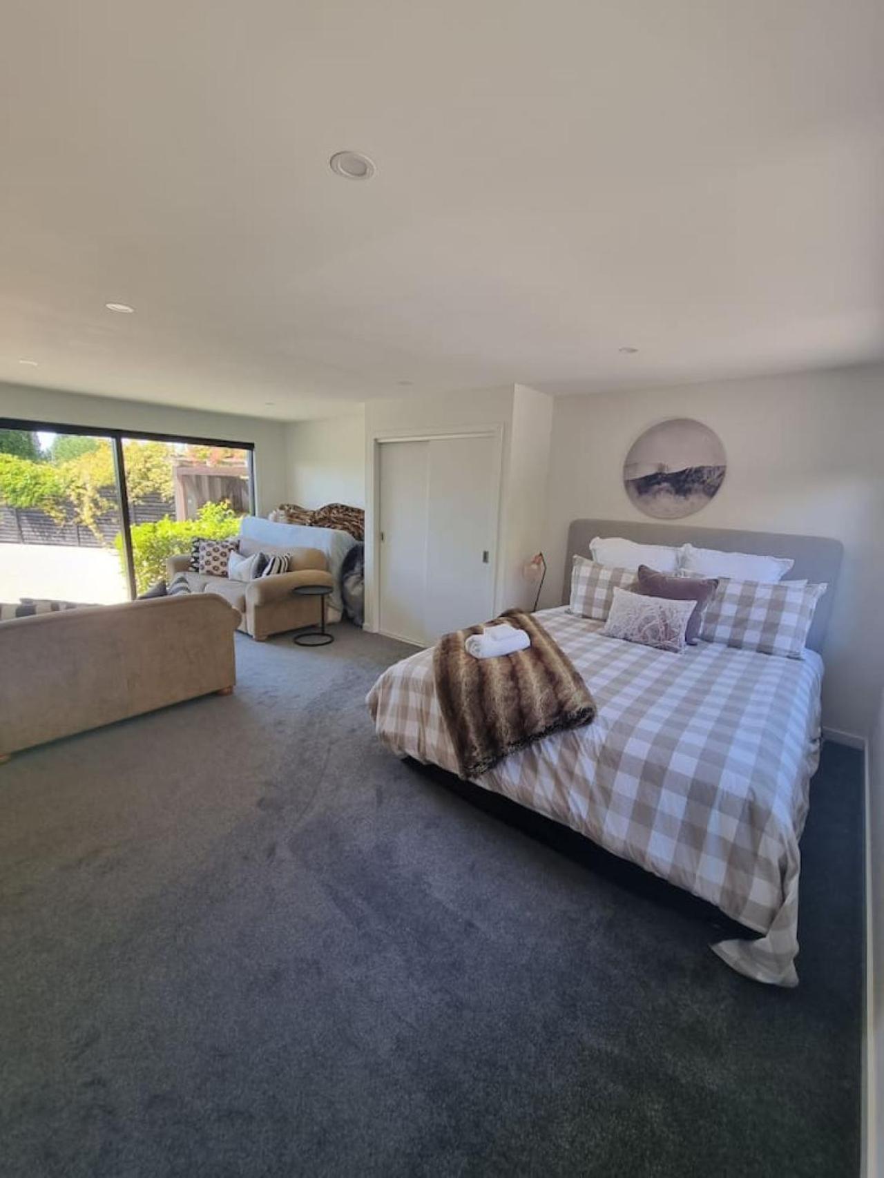 The Lookout - Views Holiday home
