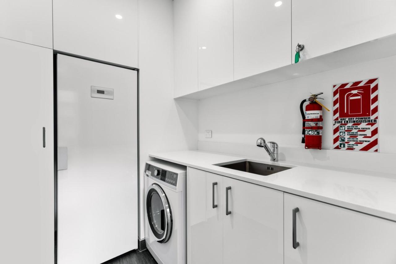 Penthouse With Marina Views - Or Two Bedroom Apartment