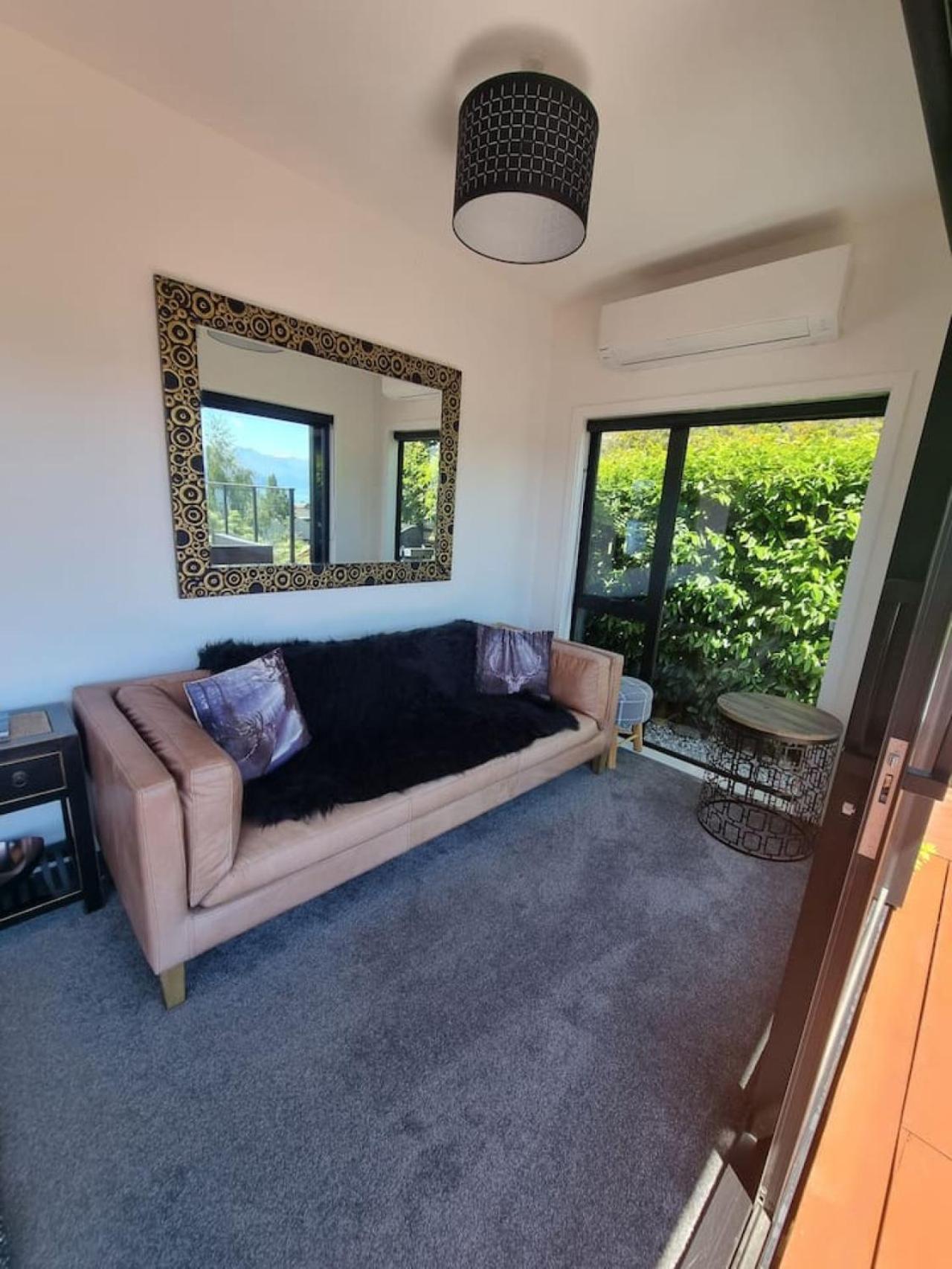 The Lookout - Views Holiday home *