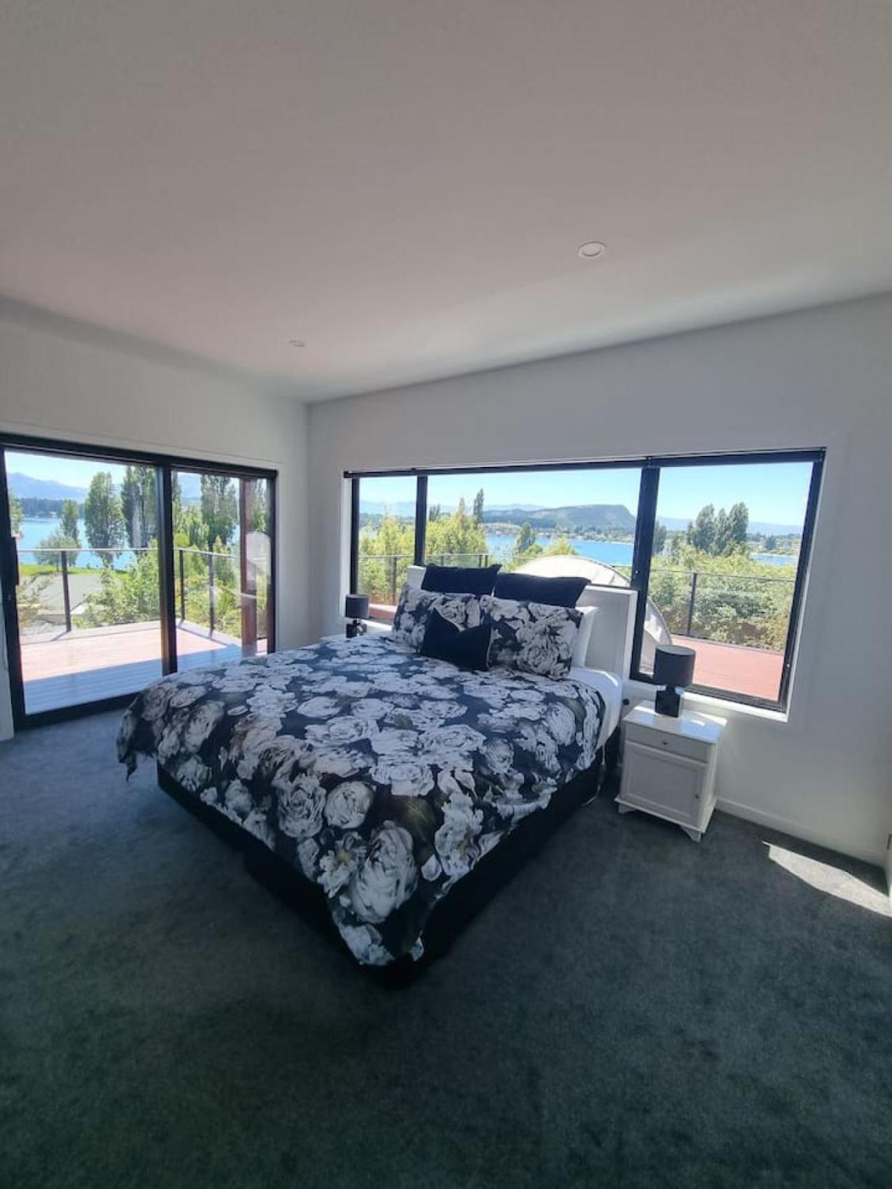 The Lookout - Views Holiday home *