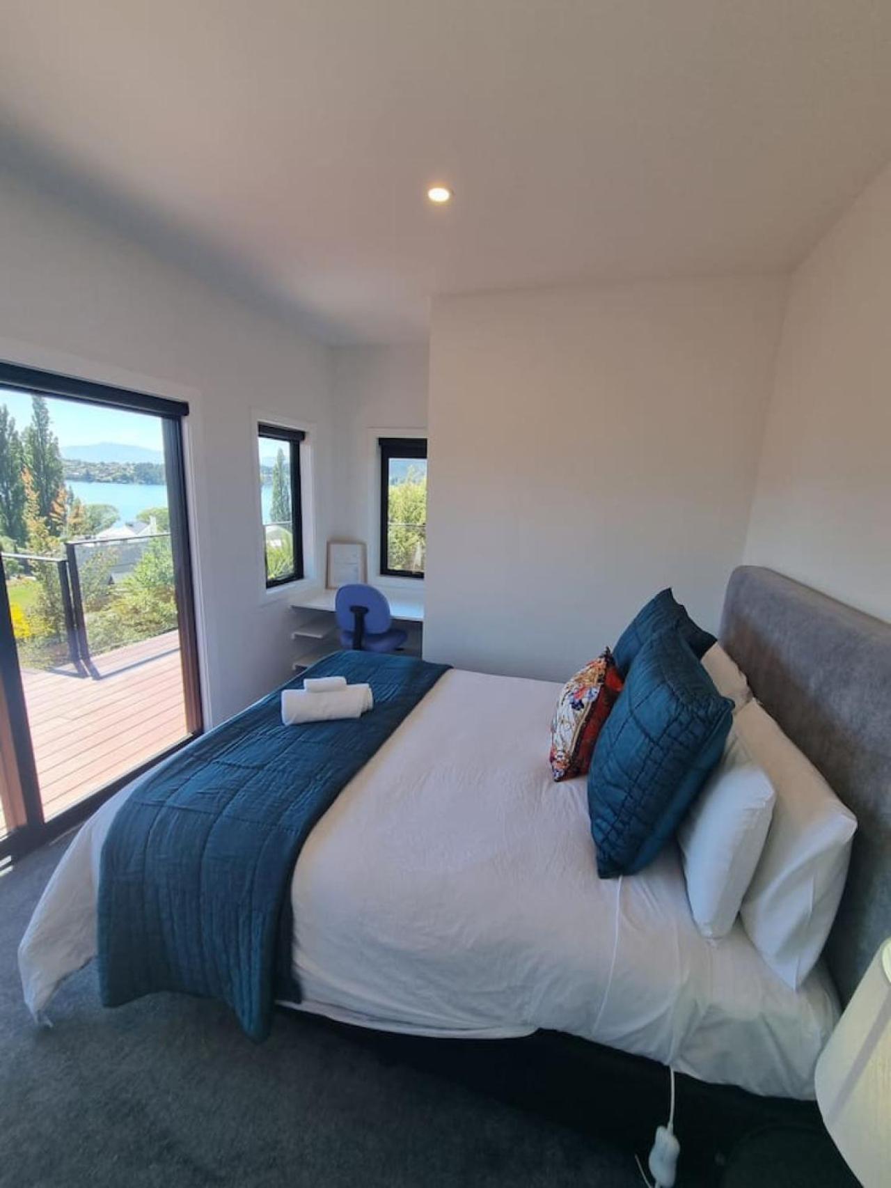 Holiday home The Lookout - Views Wanaka