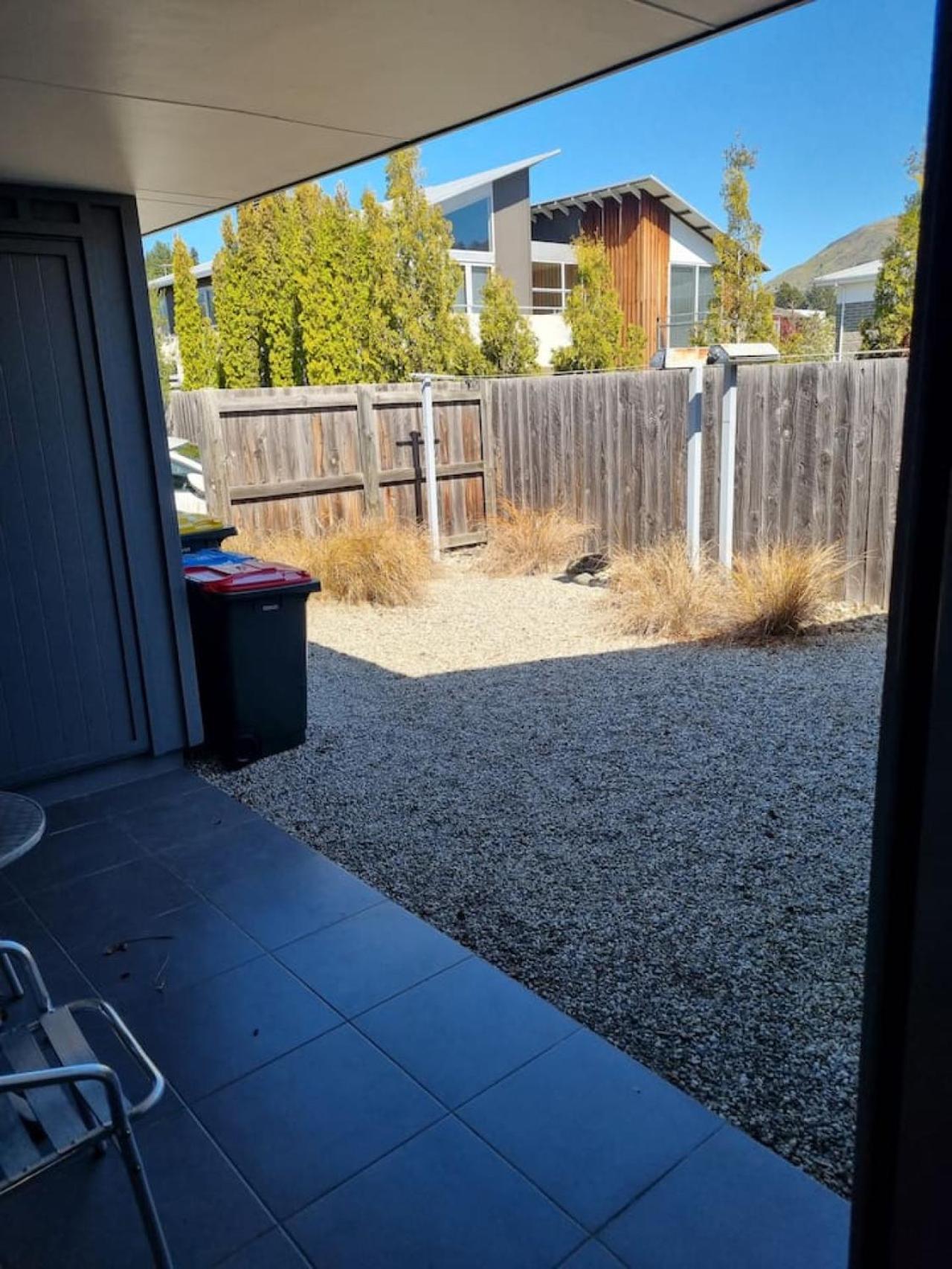 Amazing Location 2 Bedroom Unit Apartment *