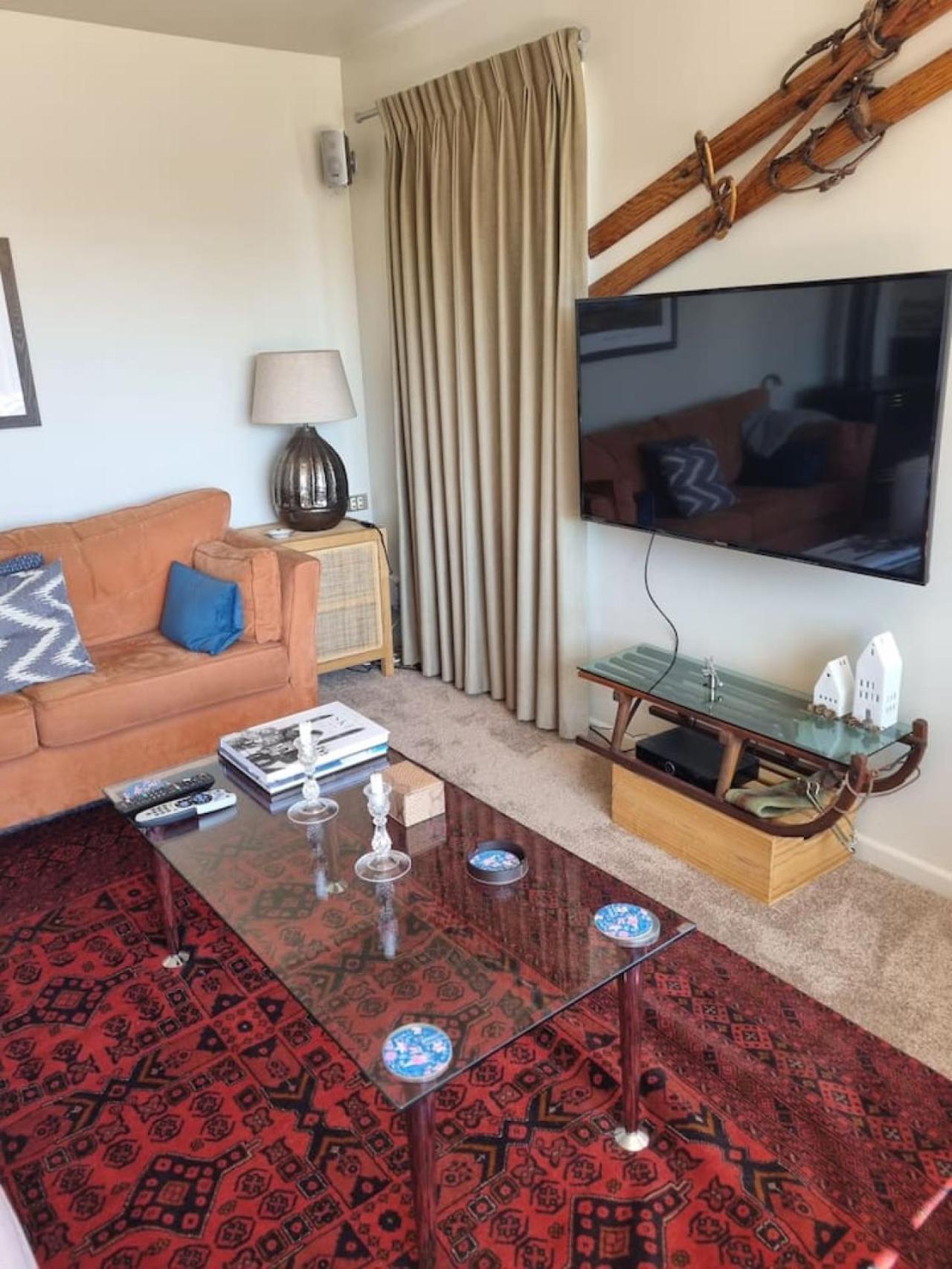 Apartment Amazing Location 2 Bedroom Unit *