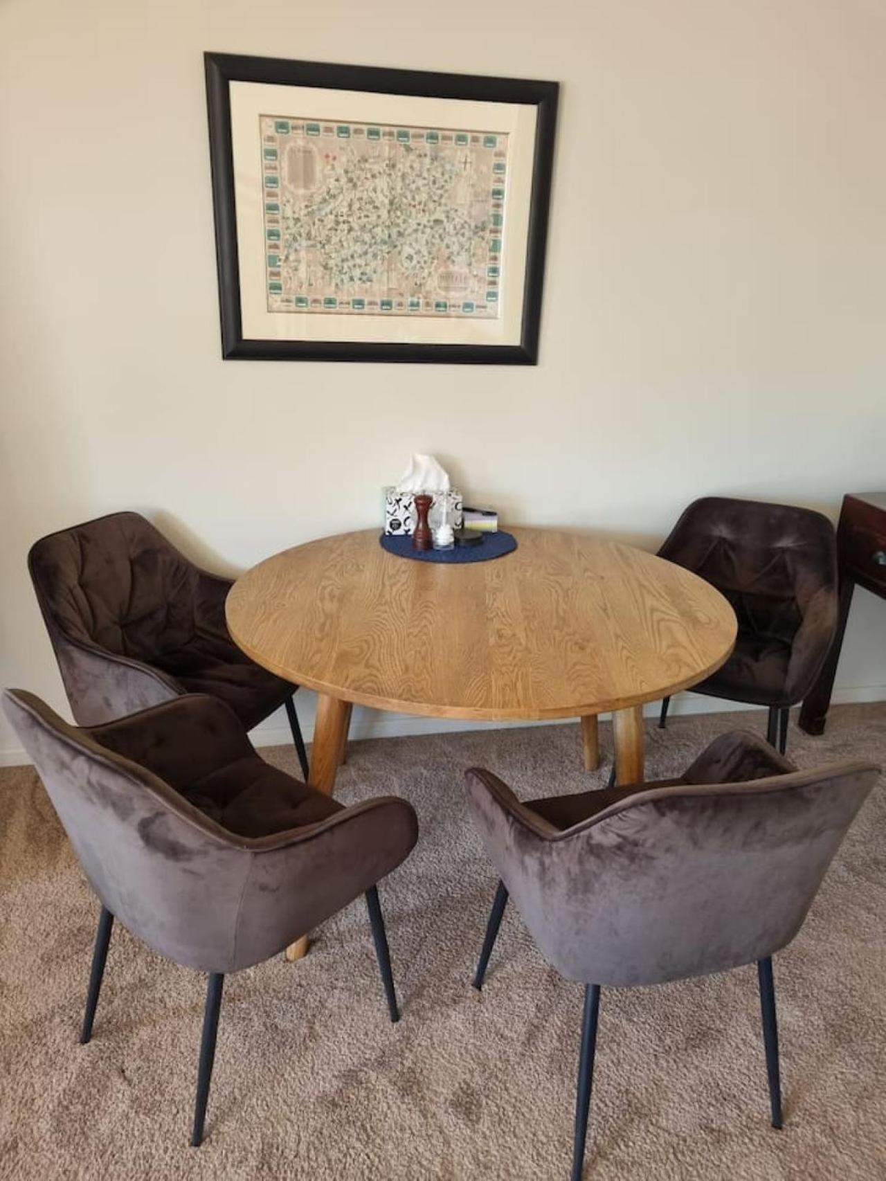 Amazing Location 2 Bedroom Unit Apartment