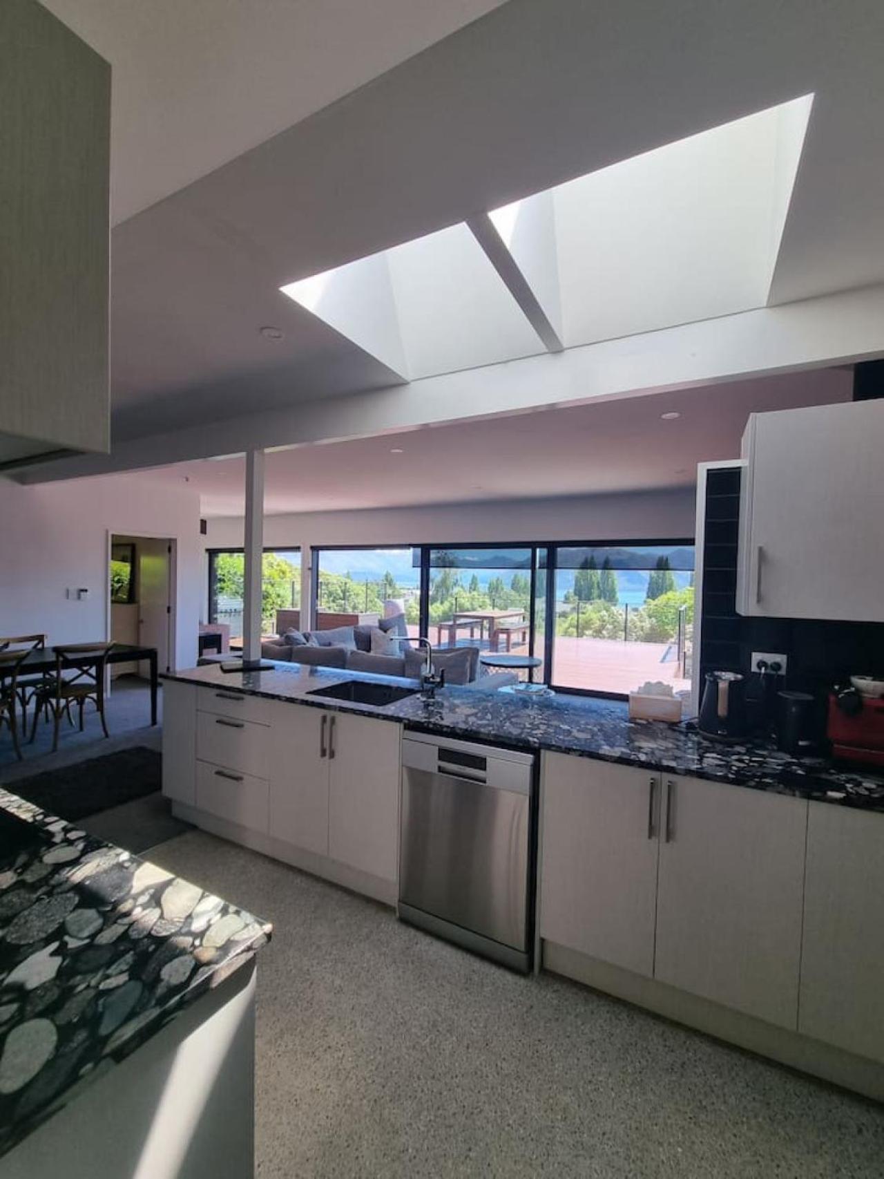 The Lookout - Views Holiday home *