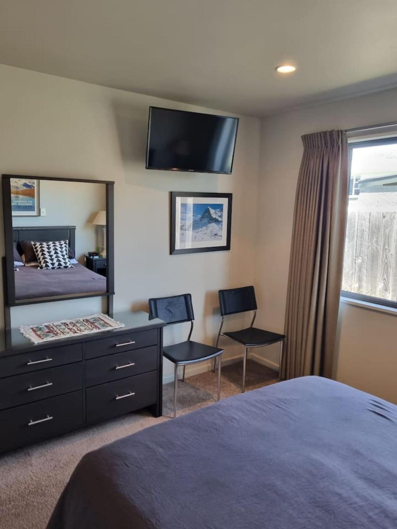 Amazing Location 2 Bedroom Unit *