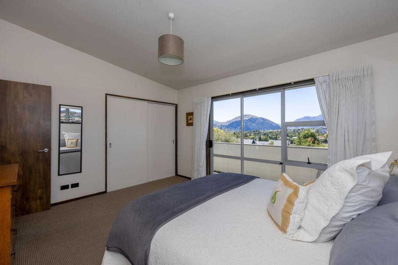 Bach With Mountain Views * Wanaka
