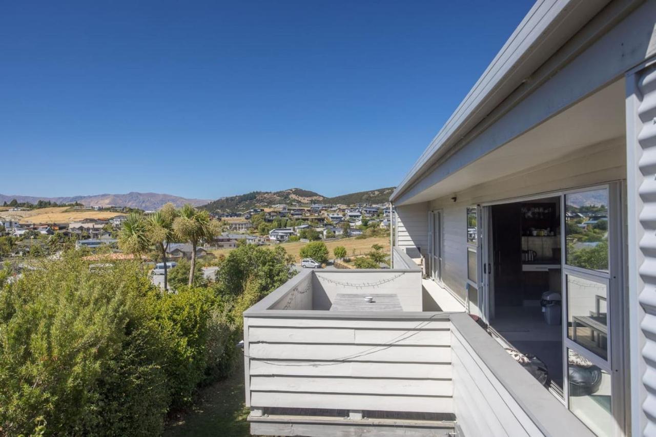Bach With Mountain Views Wanaka