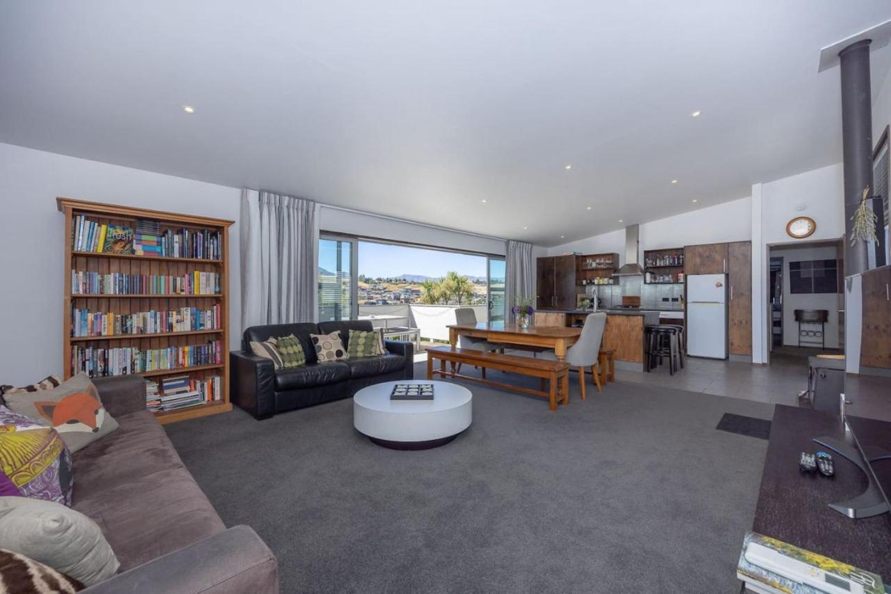 Bach With Mountain Views * Wanaka