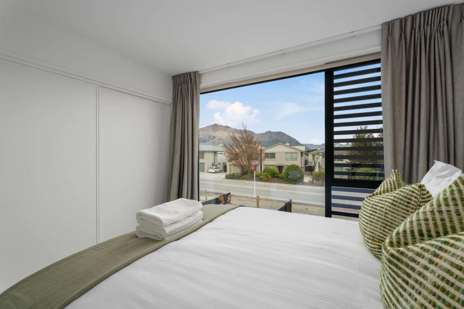 Mt Iron Delight On Rowely * Wanaka