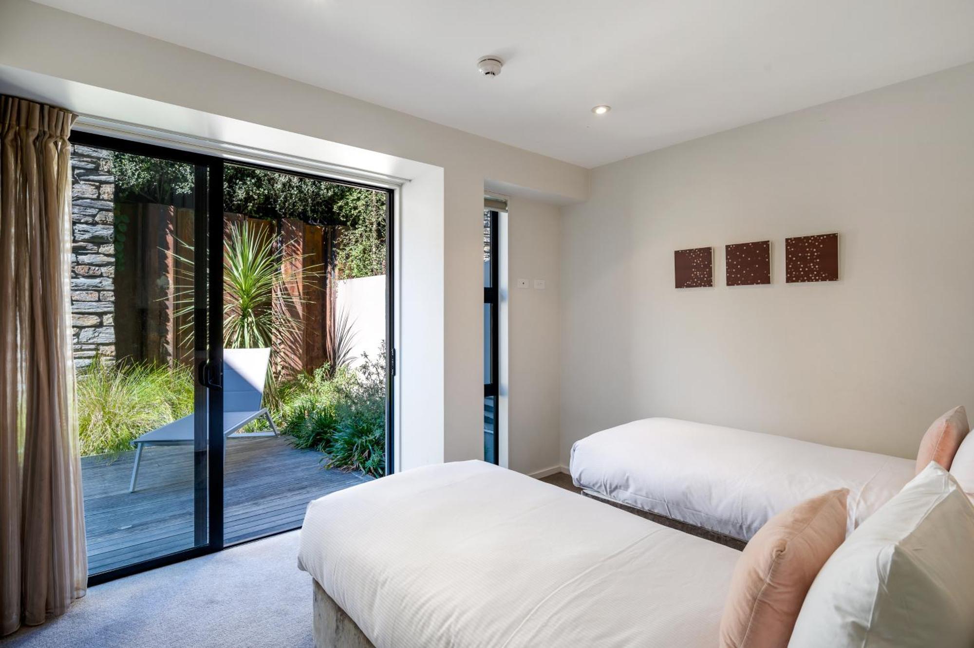 Apartment Lakefront View With Sauna Wanaka