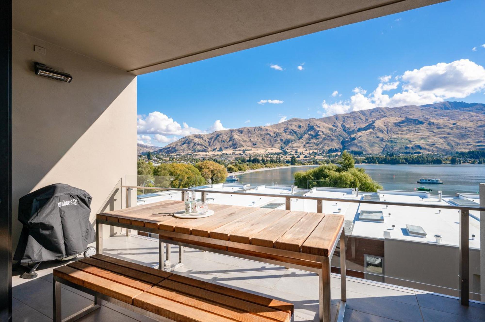 Lakefront View With Sauna Apartment *