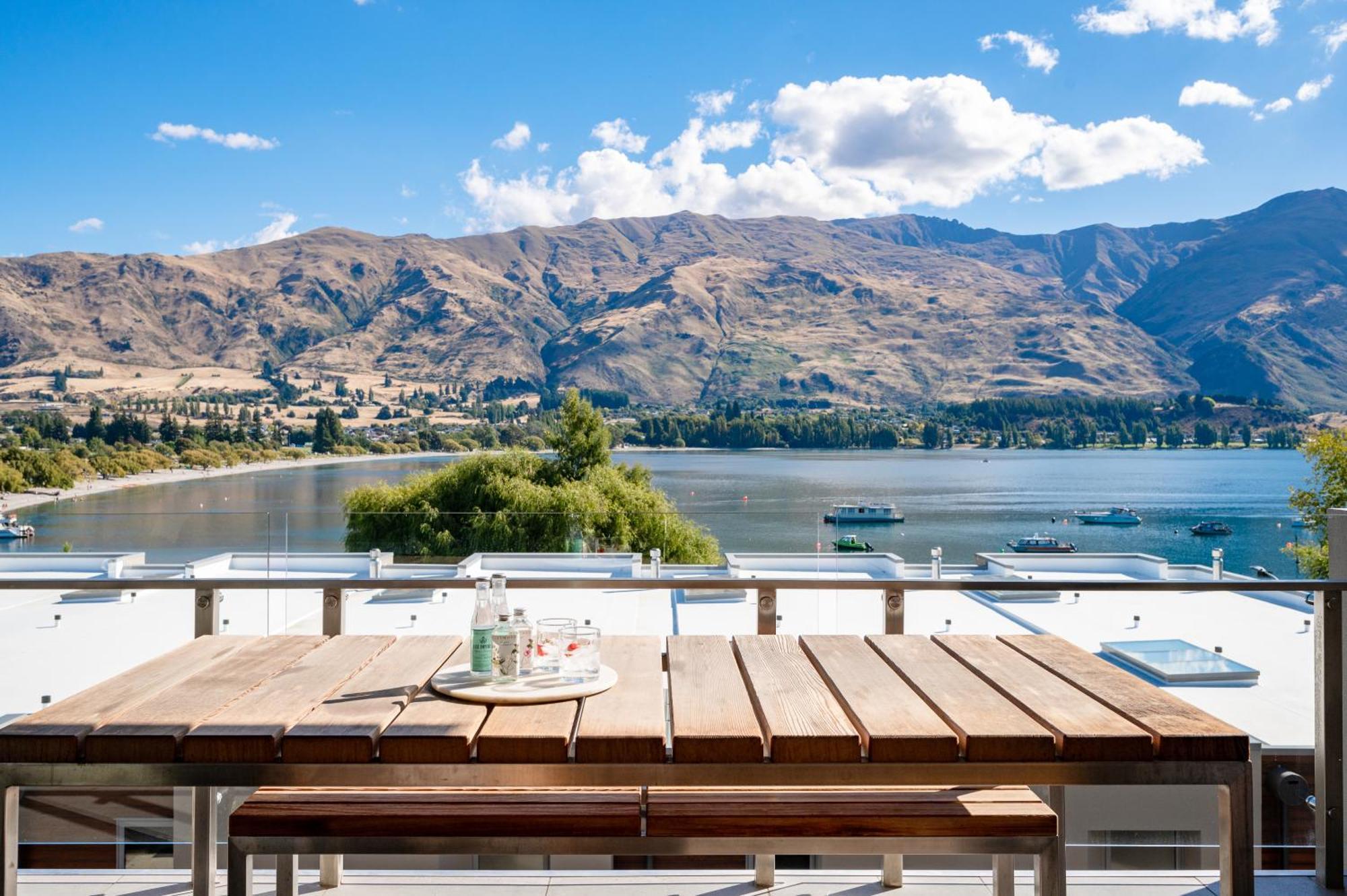 Lakefront View With Sauna *