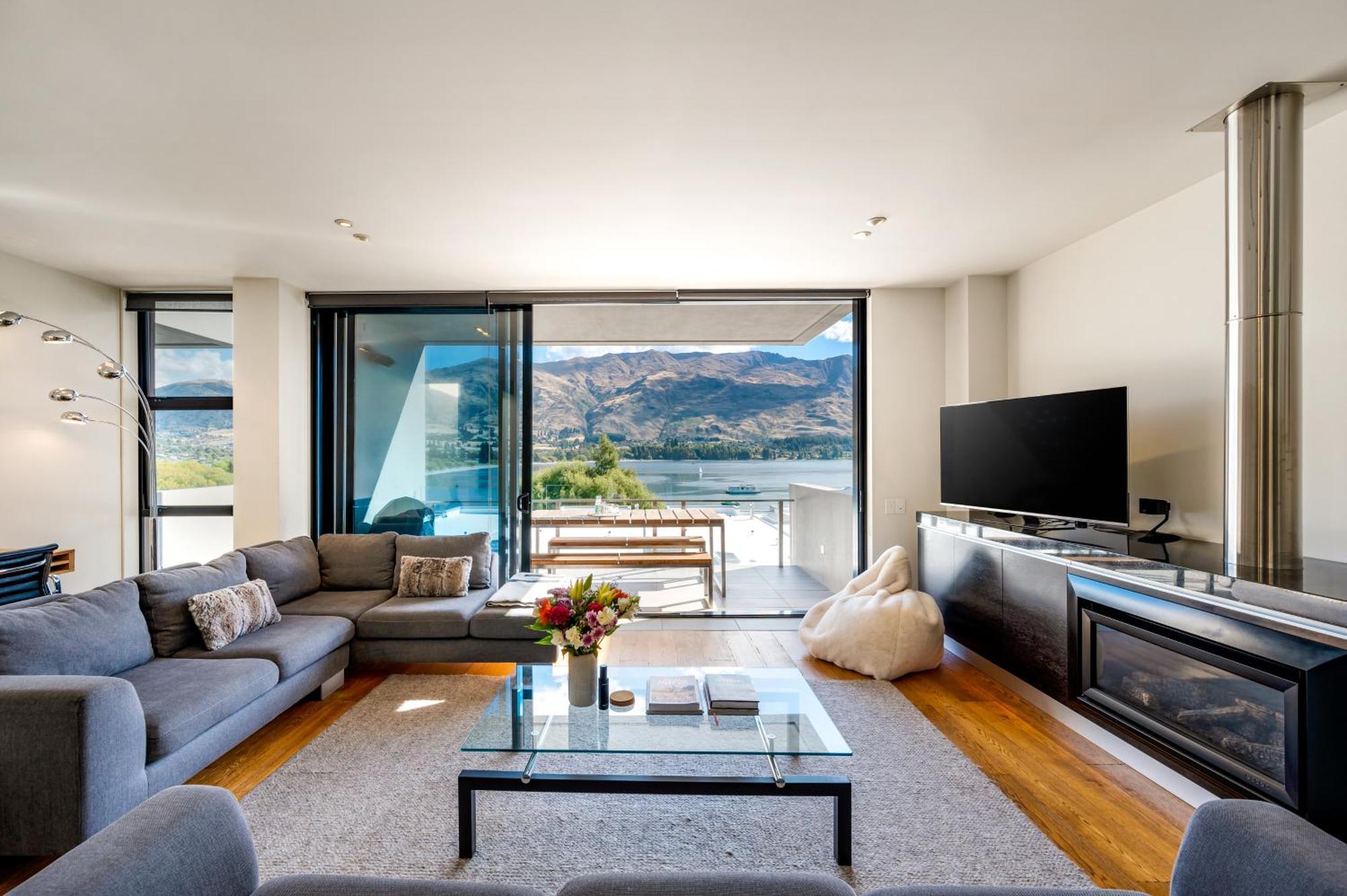 Lakefront View With Sauna Apartment