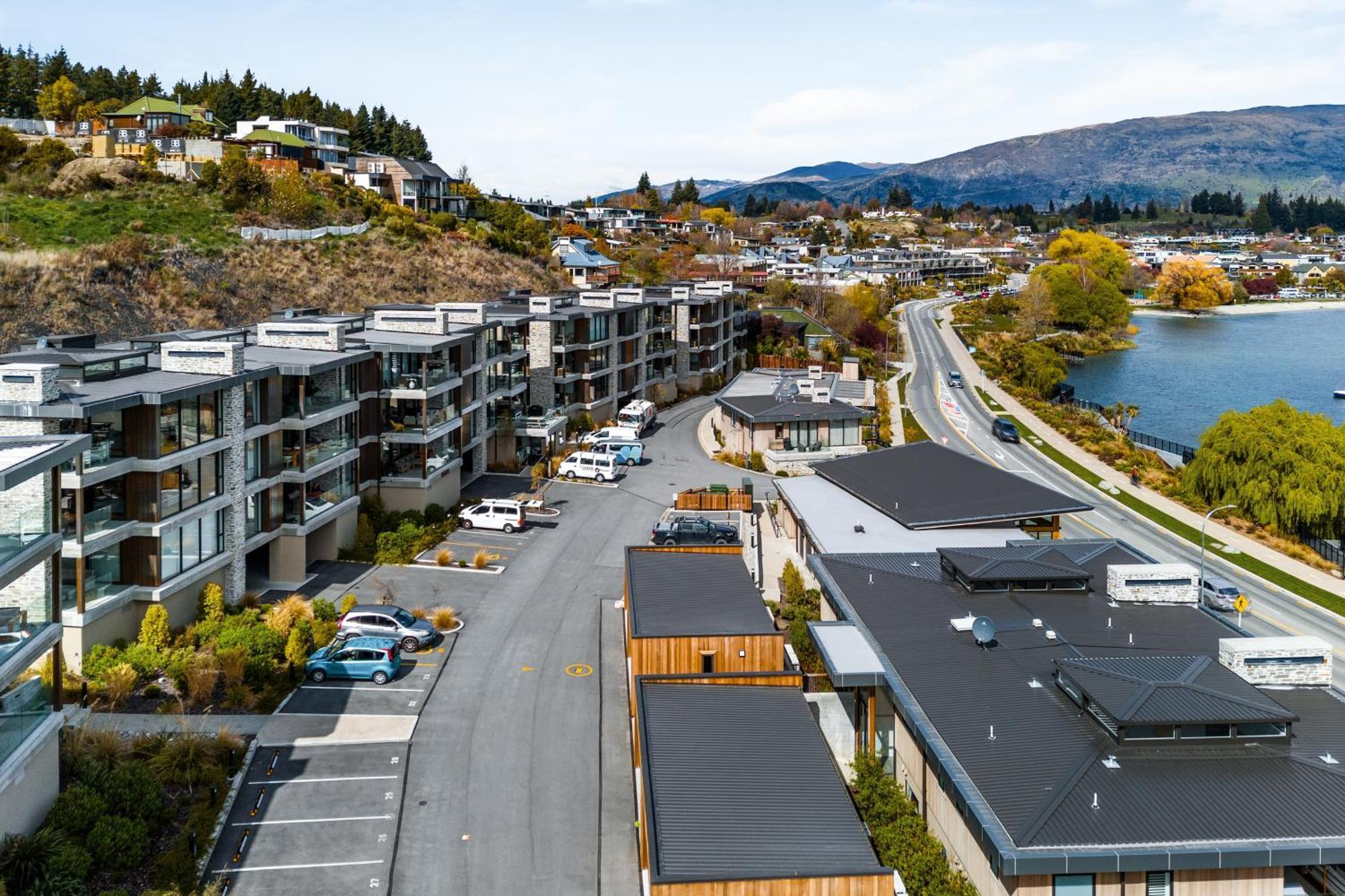 Penthouse With Marina Views - Or Two Bedroom Apartment Wanaka