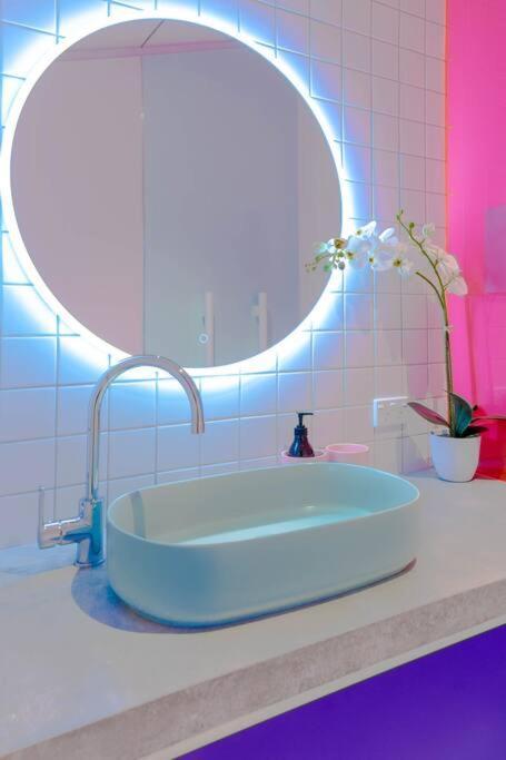 Apartment Designers Dream, Tokyo Pop Art With Courtyard, Fire & Views