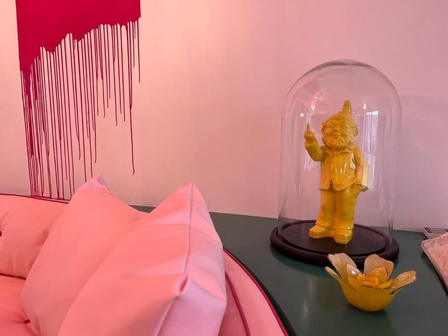 Apartment Designers Dream, Tokyo Pop Art With Courtyard, Fire & Views