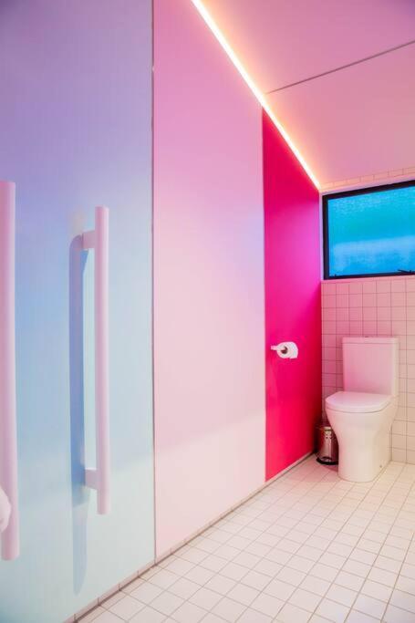 Designers Dream, Tokyo Pop Art With Courtyard, Fire & Views Wanaka