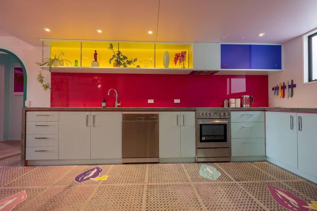Designers Dream, Tokyo Pop Art With Courtyard, Fire & Views Apartment