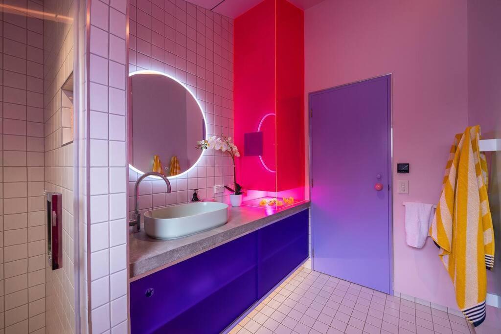 Apartment Designers Dream, Tokyo Pop Art With Courtyard, Fire & Views *