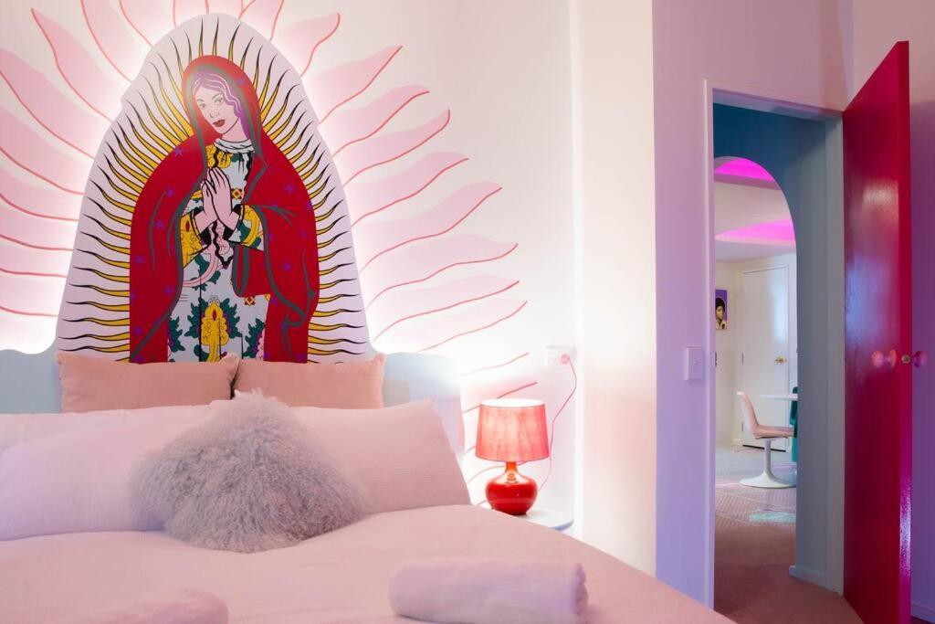 Apartment Designers Dream, Tokyo Pop Art With Courtyard, Fire & Views